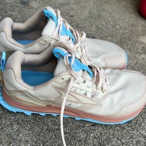 Altra Cream and Blue-Lone Peak 9.5 EUC